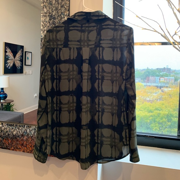 Express Blouse - Picture 2 of 3